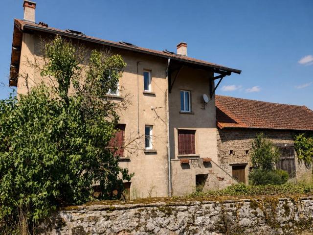 Maison agréablement rénovée de 4 pièces de 135 m² à Sivignon