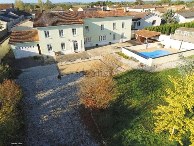 Maison, Aigre