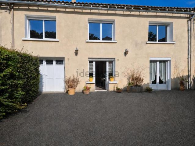 Maison, Aigre