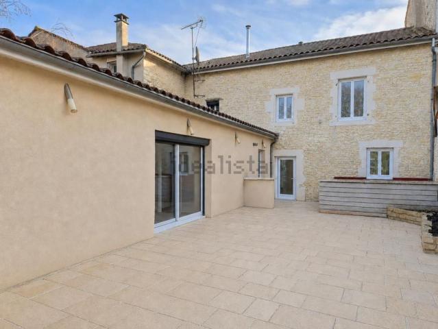 Maison, Aigre
