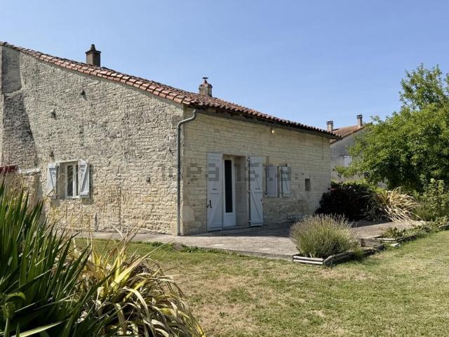 Maison, Aigre