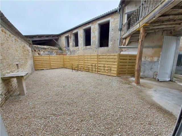 Maison, Aigre