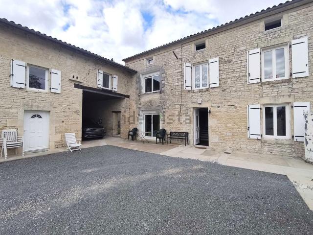 Maison, Aigre