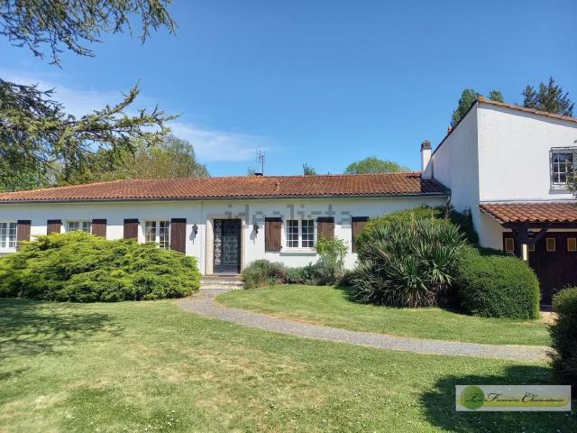 Maison, Aigre