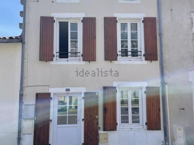 Maison, Aigre