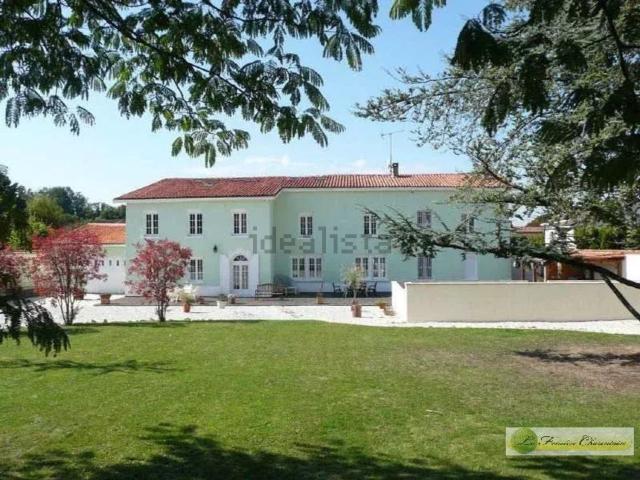 Maison, Aigre