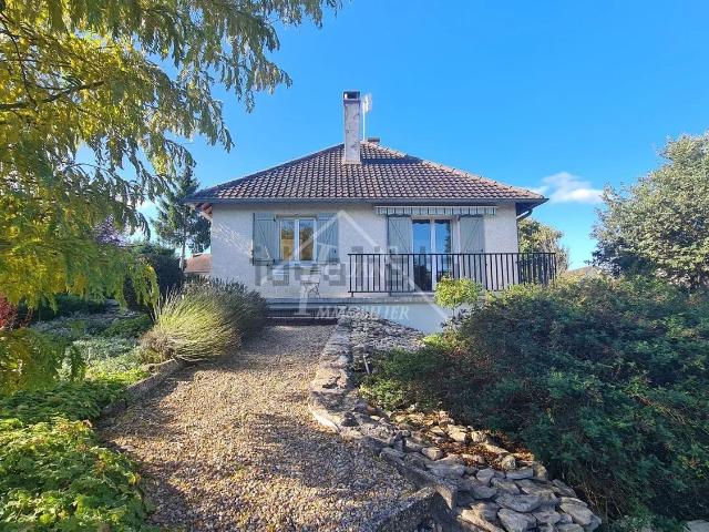 Maison, Ainay le Château
