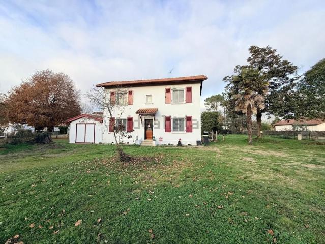 Maison, Aire sur l&apos Adour