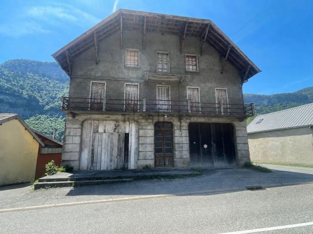 Maison, Allèves