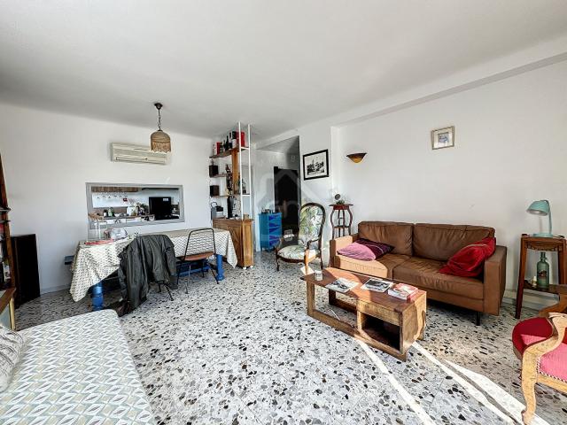 Maison appartement location meublée Avignon,81 m2, 2 chambres et un bureau, garage et jardin privatif