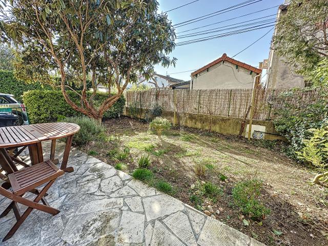 Maison appartement location meublée Avignon,81 m2, 2 chambres et un bureau, garage et jardin privatif