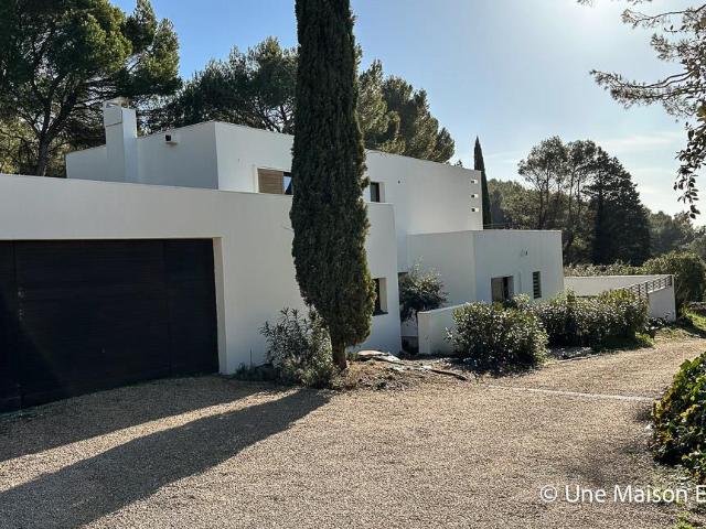 Maison architecte avec piscine, garage et vue dégagée 210m² Villeneuve lès Avignon