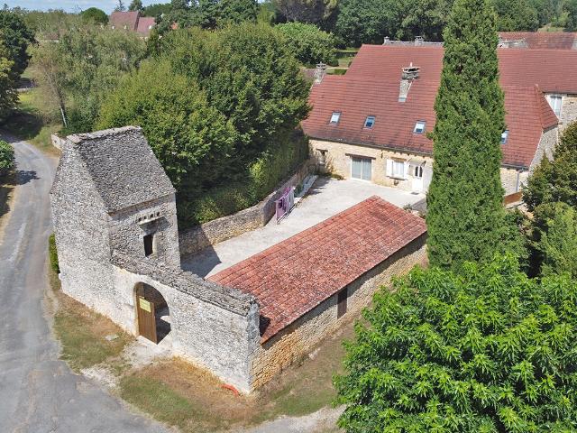 Maison Archignac 11 pièce s 440 m2
