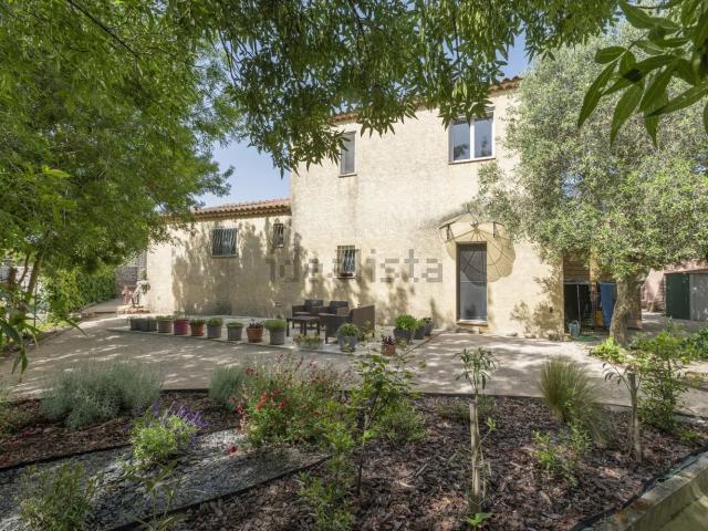 Maison, Arles