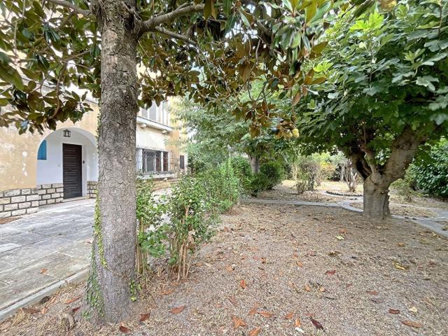 Maison, Arles