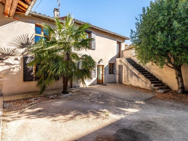 Maison, Arnas