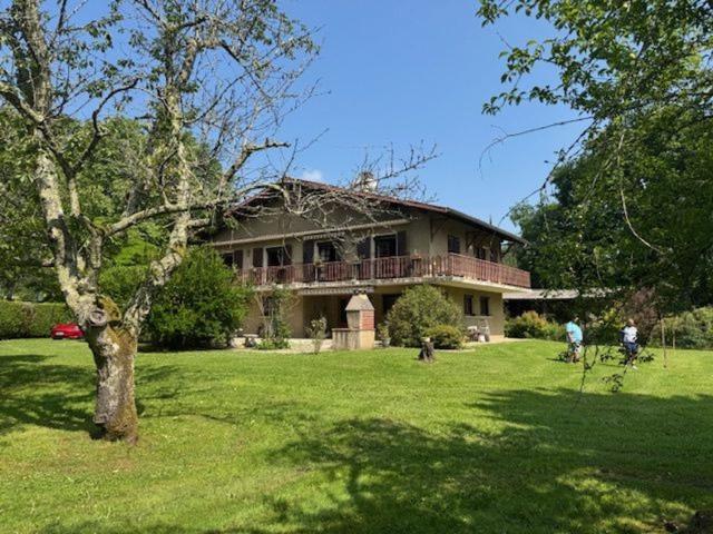 Maison, Arnaud Guilhem