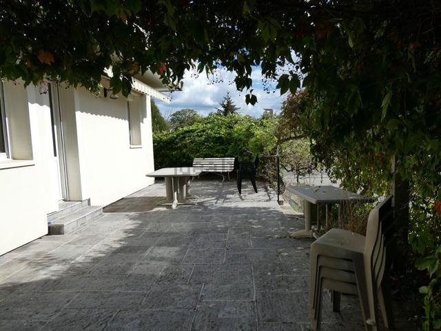 Maison, Aron