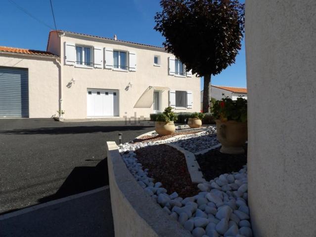 Maison, Asnières la Giraud