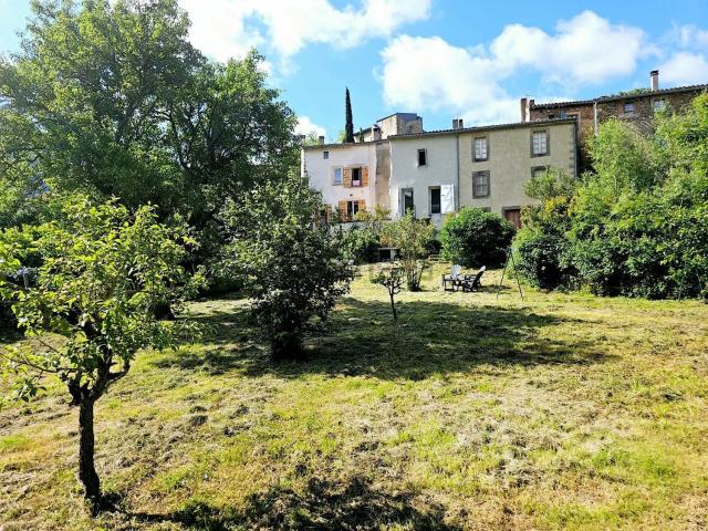 Maison, Assignan