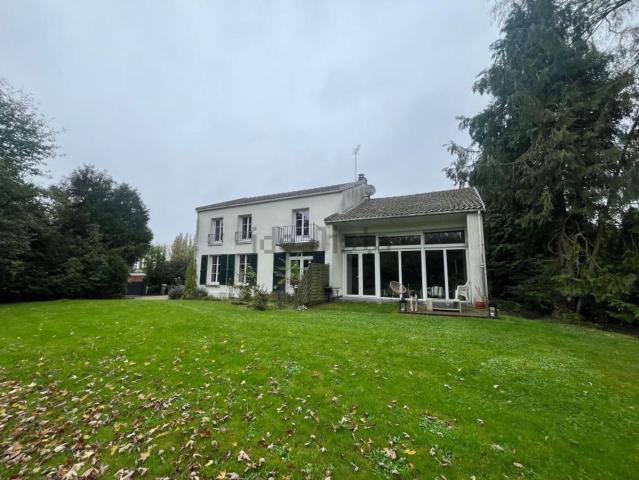 Maison, Assis sur Serre