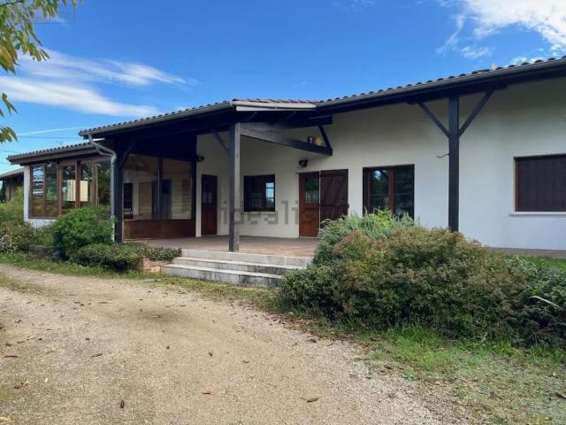 Maison, Attignat