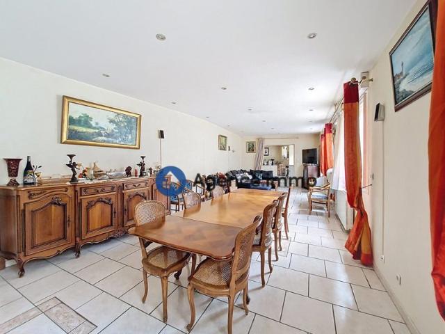 MAISON ATYPIQUE 4 CHAMBRES GRAND HANGAR