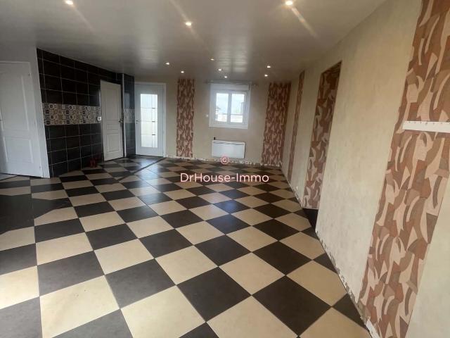 Maison atypique comprenant 8 chambres le tout sur un terrain de 617m²