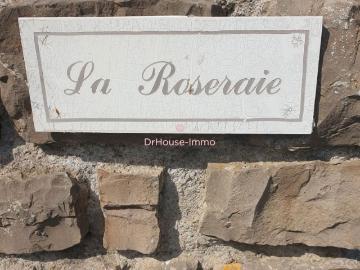 Maison atypique au charme incomparable au coeur de Civray