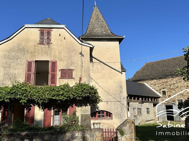 Maison Atypique avec de très belles dépendances