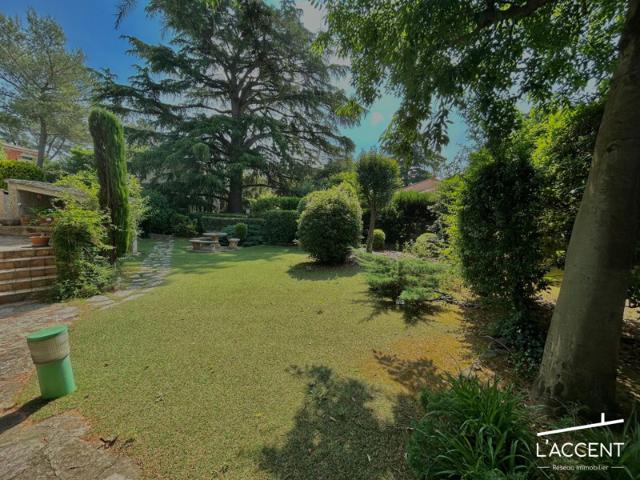 MAISON D 'ARCHITECTE DE 239M2 SUR UN TERRAIN DE 1112 M2