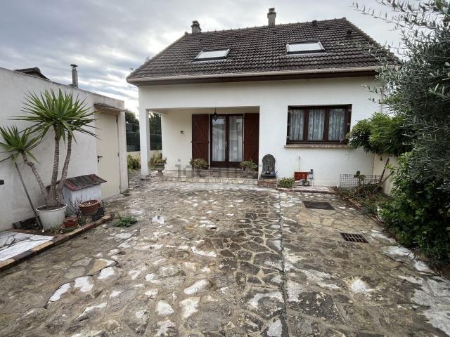 Maison, Athis Mons