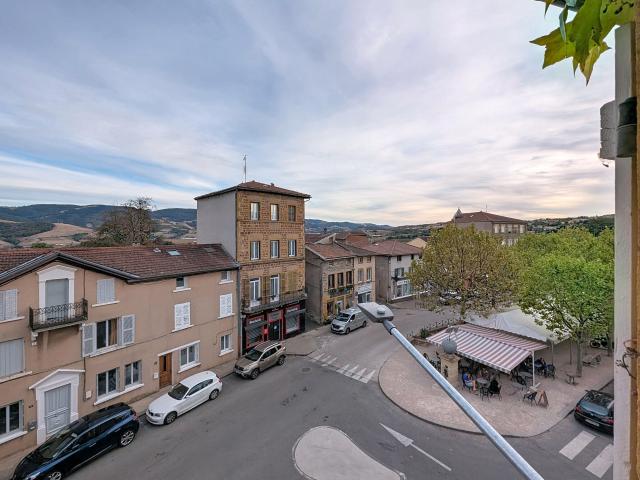 Maison au cœur du village de Bessenay, lumineuse, 3 chambres et plusieurs possibilités
