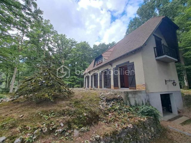 Maison au cœur d'une parcelle boisée – Coup de cœur assuré !