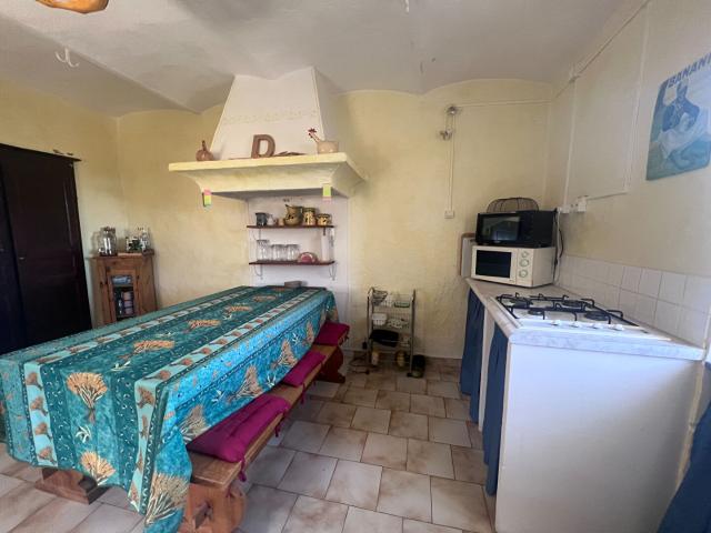 Maison au coeur du village de Bessas