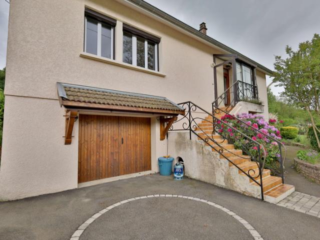 Maison au calme à rénover avec terrain à Oytier Saint Oblas