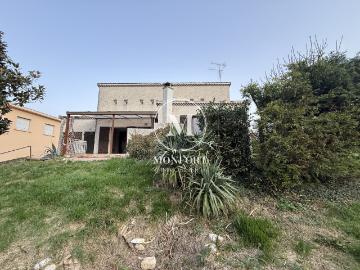 Maison au calme avec 1035 m2 de terrain à rénover
