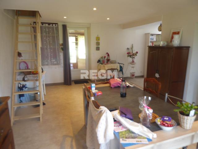 Maison au calme avec terrain de 2000 m2 sise à Ribérac à 2 k