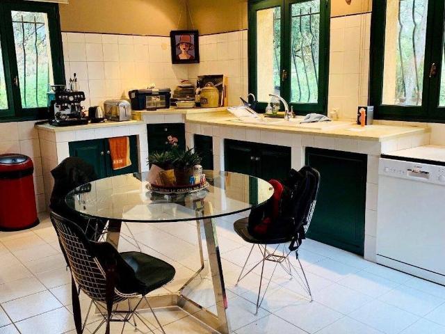 Maison au calme avec grand jardin proche centre ville Nîmes et Golf de Vacquerolles