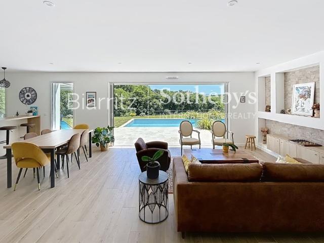 Maison au calme avec piscine, appartement indépendant et vue. 260m² Arcangues