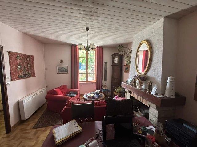 Maison au centre de la Mure