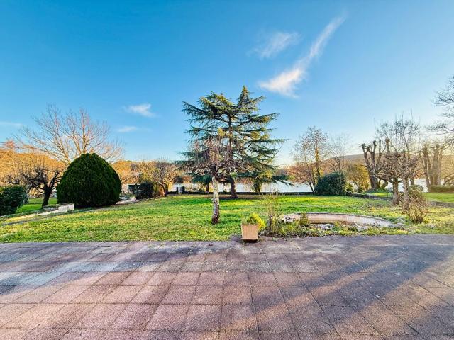 Maison au bord du Lot St Sylvestre commodités à pied 195m² Saint Sylvestre sur Lot