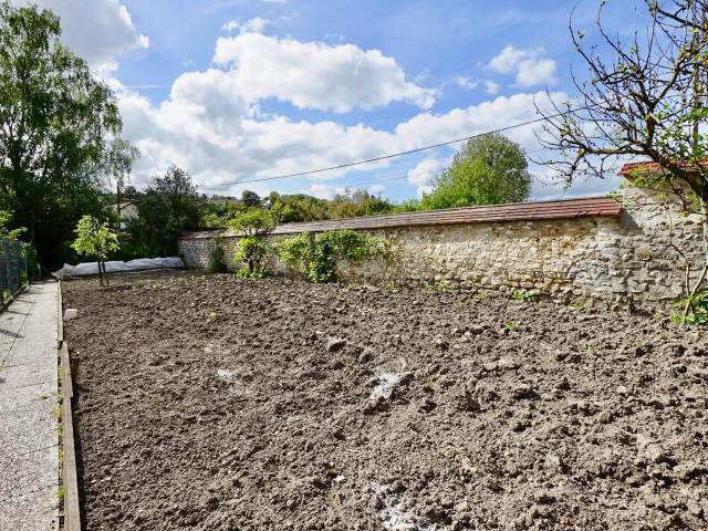 Maison au potentiel de plus de 180m2 3 / 4 chambres
