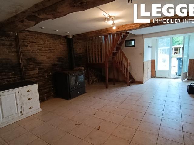 Maison au Pierre pour renover avec terrain. Pres de Villedieu les Poeles