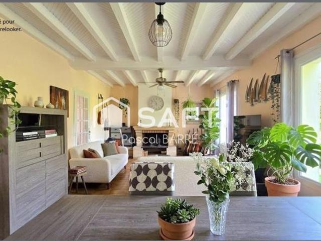 Maison au prix attractif sur un grand terrain à Landeronde