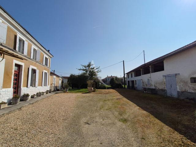 Maison Aujac corps de ferme avec du potentiel