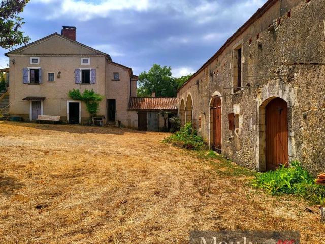 Maison, Aujols