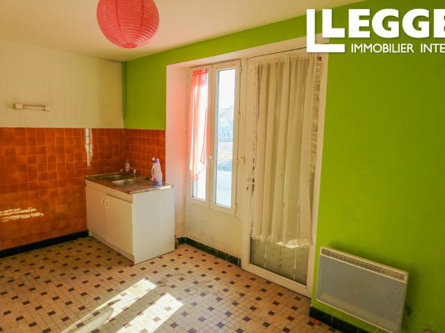 Maison avec 4 chambres, grange et jardin dans un village avec commerces