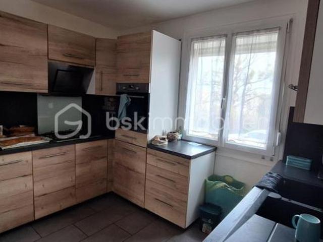 Maison avec 5 chambres sur sous sol total
