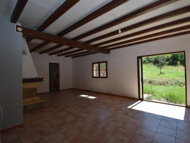Maison avec 6 000 m2 de terrain face au Mont Ventoux